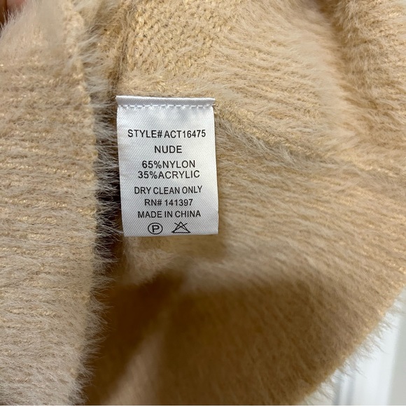 ASTR Ulta-Fuzzy Pearl Button Blouse - Picture 6 of 7